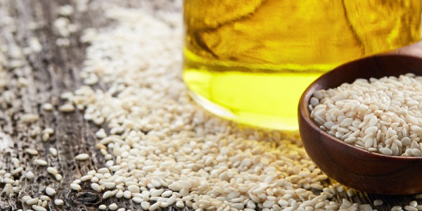 Olej sezamowy tłoczony na zimno - jak smakuje i jakie ma właściwości?